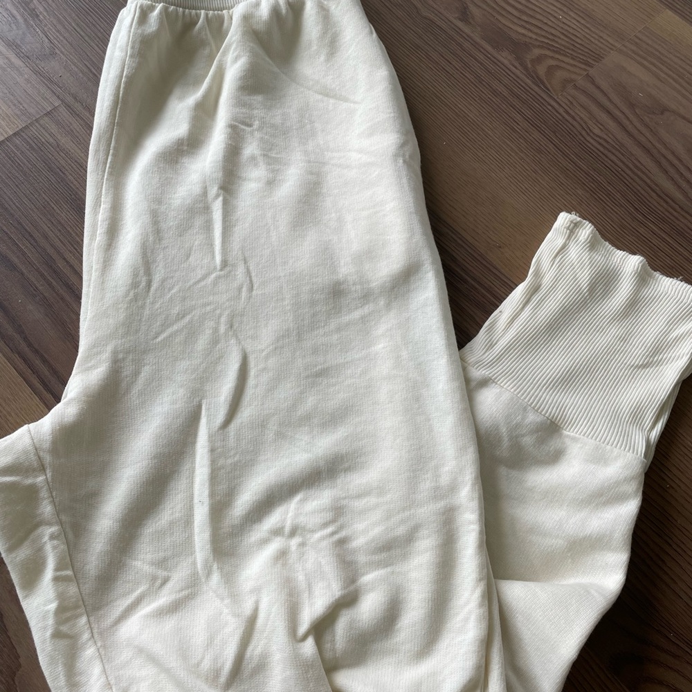 “FREE PEOPLE” Cozy Girl Lounge Set - Picture 5 of 10